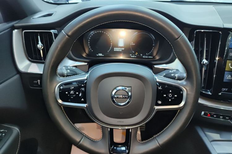 Used Volvo XC60 New Energy 2022 T8 Plug-in Hybrid All-Wheel Drive Zhiyuan Sport Edition Steering Wheel