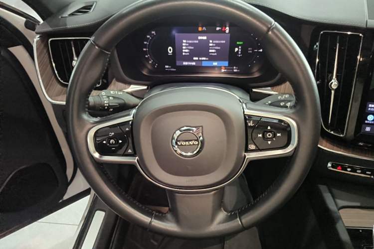 Used Volvo XC60 New Energy 2022 T8 Plug-in Hybrid All-Wheel Drive Smart Luxury Edition Steering Wheel