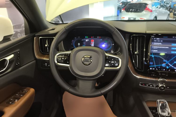 Used Volvo XC60 New Energy 2022 T8 Plug-in Hybrid Long-Range All-Wheel Drive Zhiyuan Luxury Edition Steering Wheel