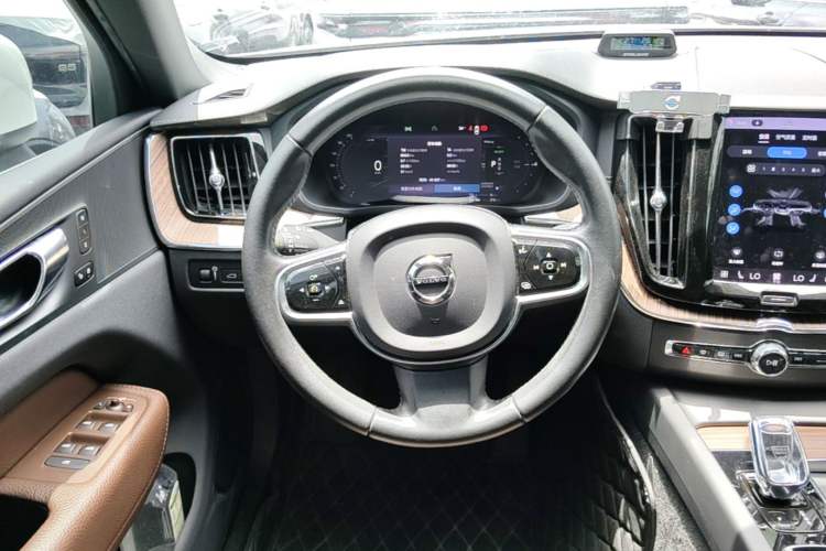 Used Volvo XC60 New Energy 2022 T8 Plug-in Hybrid All-Wheel Drive Smart Luxury Edition Steering Wheel