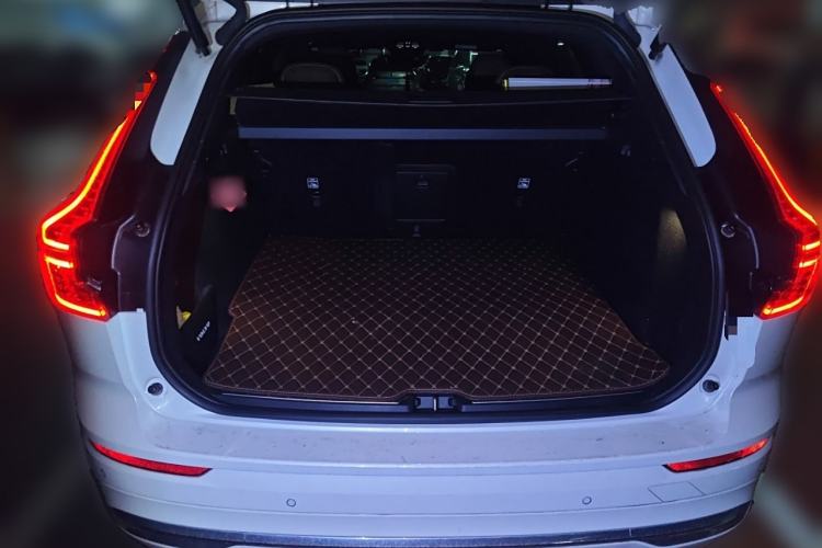 Used Volvo XC60 New Energy 2022 T8 Plug-in Hybrid All-Wheel Drive Smart Luxury Edition Trunk