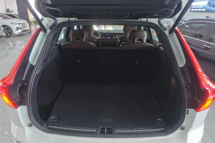 Used Volvo XC60 New Energy 2022 T8 Plug-in Hybrid All-Wheel Drive Smart Luxury Edition Trunk