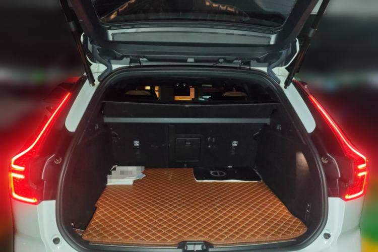 Used Volvo XC60 New Energy 2022 T8 Plug-in Hybrid Long-Range All-Wheel Drive Luxury Edition Trunk