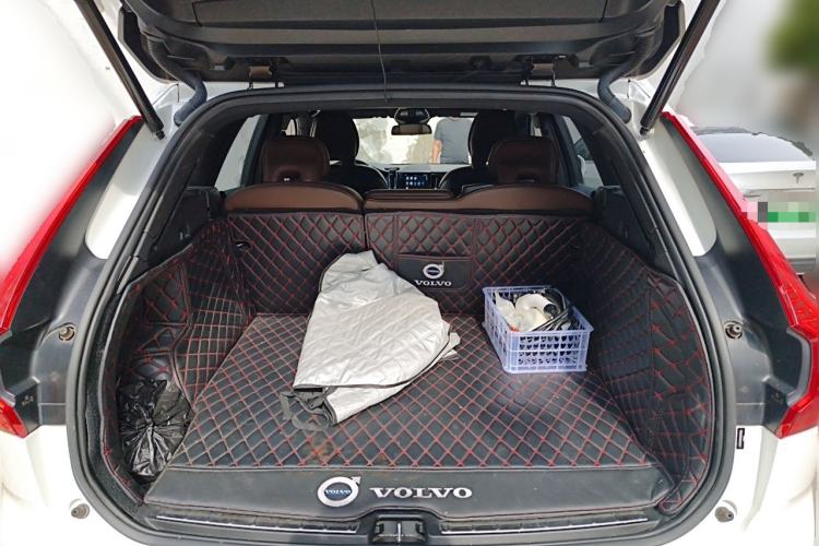 Used Volvo XC60 New Energy 2022 T8 Plug-in Hybrid All-Wheel Drive Smart Luxury Edition Trunk