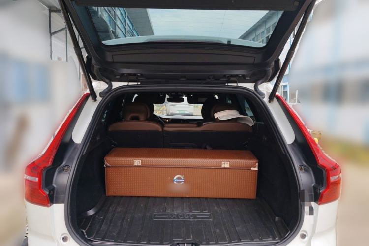 Used Volvo XC60 New Energy 2022 T8 Plug-in Hybrid All-Wheel Drive Smart Luxury Edition Trunk