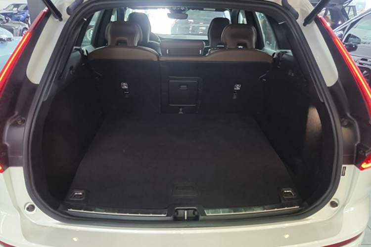 Used Volvo XC60 New Energy 2022 T8 Plug-in Hybrid All-Wheel Drive Smart Luxury Edition Trunk