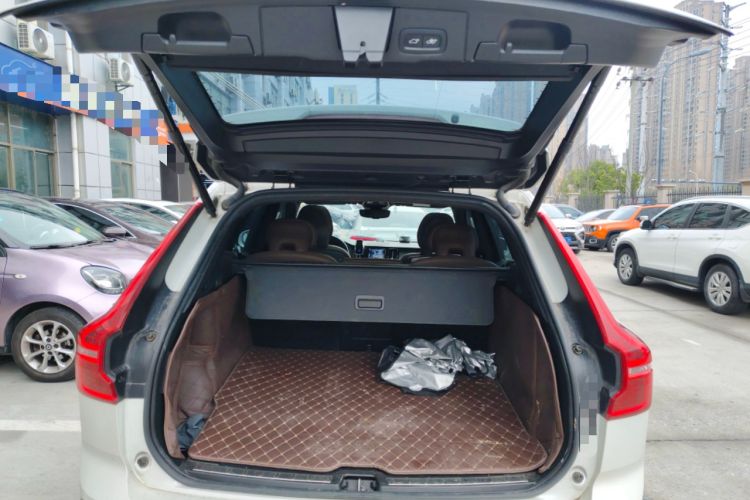 Used Volvo XC60 New Energy 2022 T8 Plug-in Hybrid Long-Range All-Wheel Drive Zhiyuan Luxury Edition Trunk