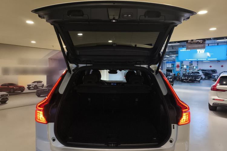 Used Volvo XC60 New Energy 2022 T8 Plug-in Hybrid Long-Range All-Wheel Drive Zhiyuan Luxury Edition Trunk