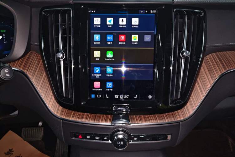 Used Volvo XC60 New Energy 2023 T8 Plug-in Hybrid Long-Range All-Wheel Drive Smart Luxury Edition Audio And AC Panel