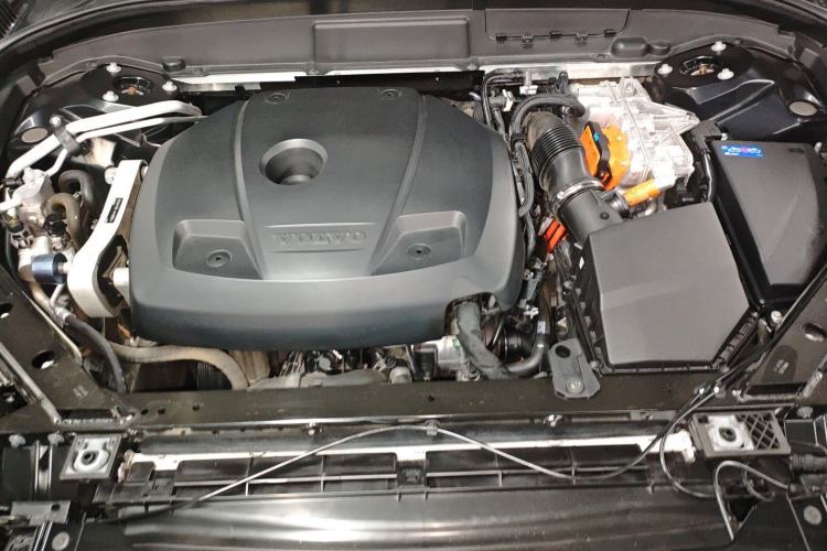 Used Volvo XC60 New Energy 2023 T8 Plug-in Hybrid Long-Range All-Wheel Drive Smart Luxury Edition Engine Bay