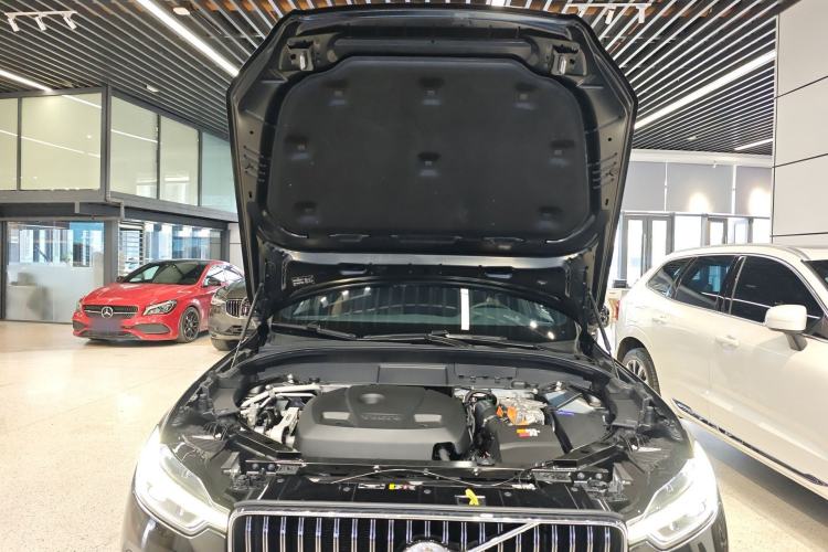 Used Volvo XC60 New Energy 2023 T8 Plug-in Hybrid Long-Range All-Wheel Drive Smart Luxury Edition Engine Bay