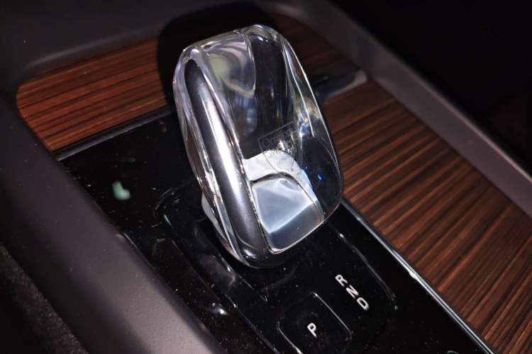 Used Volvo XC60 New Energy 2023 T8 Plug-in Hybrid Long-Range All-Wheel Drive Smart Luxury Edition Gear Lever
