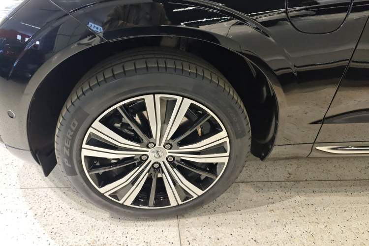 Used Volvo XC60 New Energy 2023 T8 Plug-in Hybrid Long-Range All-Wheel Drive Smart Luxury Edition Left Front Wheel Hub
