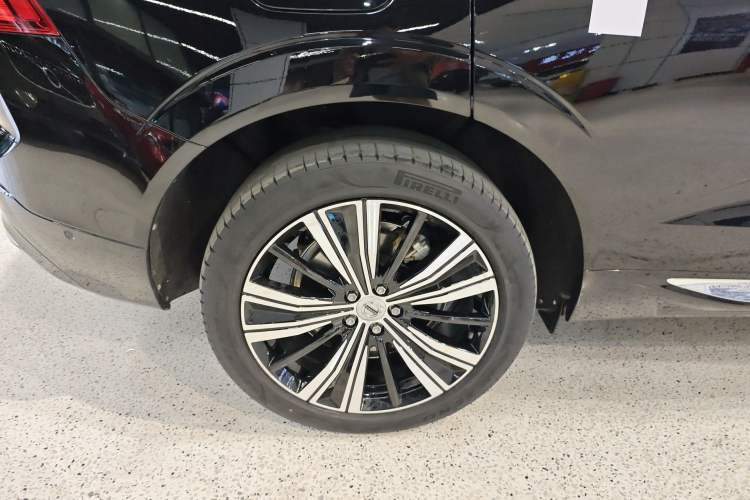 Used Volvo XC60 New Energy 2023 T8 Plug-in Hybrid Long-Range All-Wheel Drive Smart Luxury Edition Right Rear Wheel Hub
