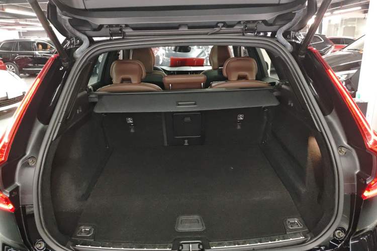 Used Volvo XC60 New Energy 2023 T8 Plug-in Hybrid Long-Range All-Wheel Drive Smart Luxury Edition Trunk