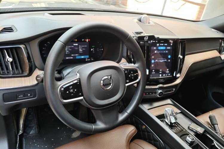 Used Volvo XC60 New Energy 2023 T8 Plug-in Hybrid Long-Range All-Wheel Drive Smart Luxury Edition Center Console