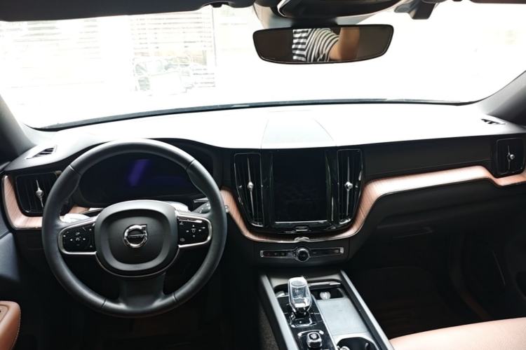 Used Volvo XC60 New Energy 2023 T8 Plug-in Hybrid Long-Range All-Wheel Drive Smart Luxury Edition Center Console