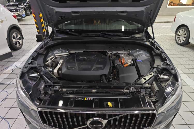 Used Volvo XC60 New Energy 2023 T8 Plug-in Hybrid Long-Range All-Wheel Drive Smart Luxury Edition Engine Bay