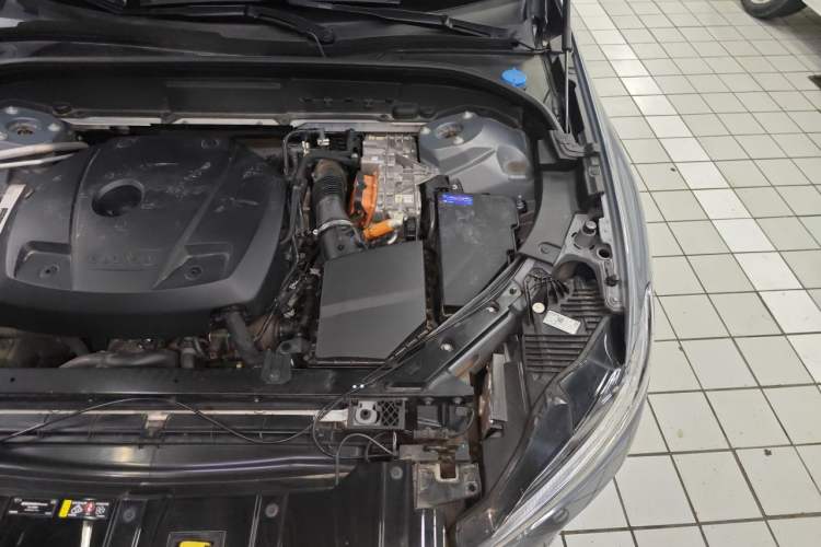 Used Volvo XC60 New Energy 2023 T8 Plug-in Hybrid Long-Range All-Wheel Drive Smart Luxury Edition Engine Bay Left