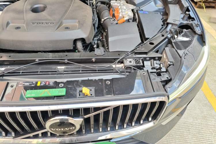 Used Volvo XC60 New Energy 2023 T8 Plug-in Hybrid Long-Range All-Wheel Drive Smart Luxury Edition Engine Bay Left