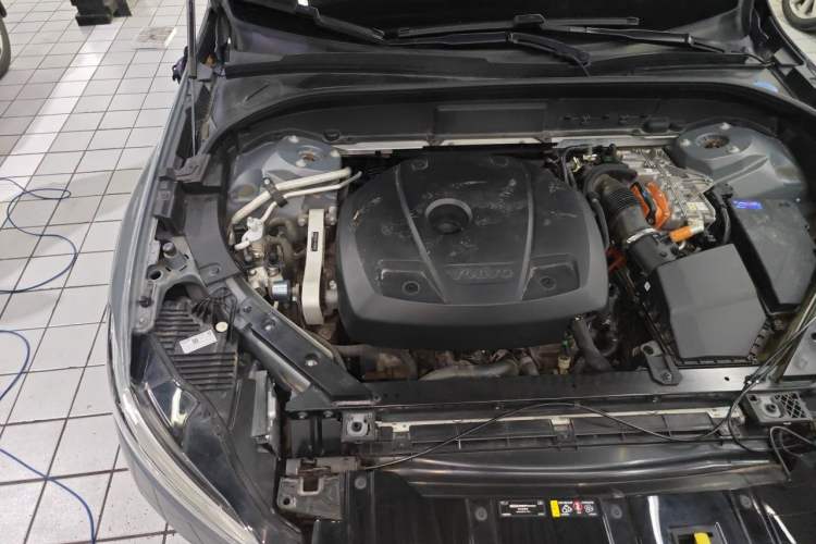 Used Volvo XC60 New Energy 2023 T8 Plug-in Hybrid Long-Range All-Wheel Drive Smart Luxury Edition Engine Bay Right