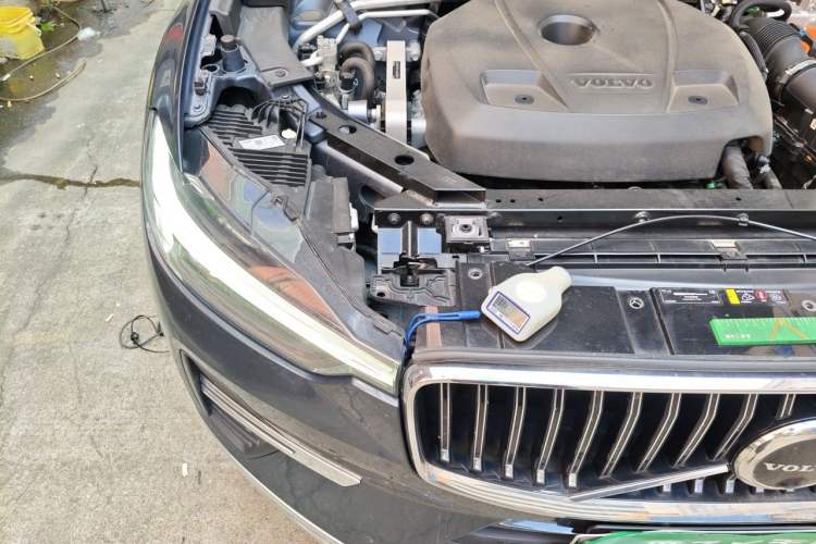 Used Volvo XC60 New Energy 2023 T8 Plug-in Hybrid Long-Range All-Wheel Drive Smart Luxury Edition Engine Bay Right