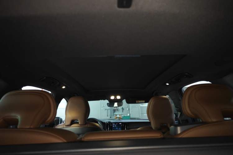 Used Volvo XC60 New Energy 2023 T8 Plug-in Hybrid Long-Range All-Wheel Drive Smart Luxury Edition Headliner