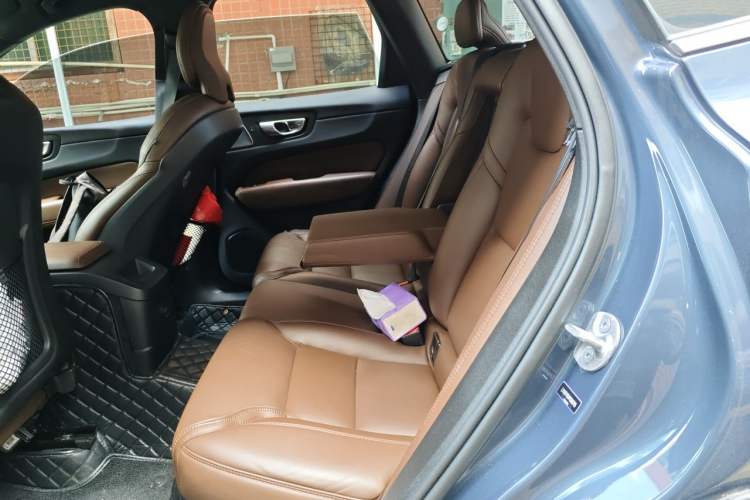 Used Volvo XC60 New Energy 2023 T8 Plug-in Hybrid Long-Range All-Wheel Drive Smart Luxury Edition Left Rear Seat