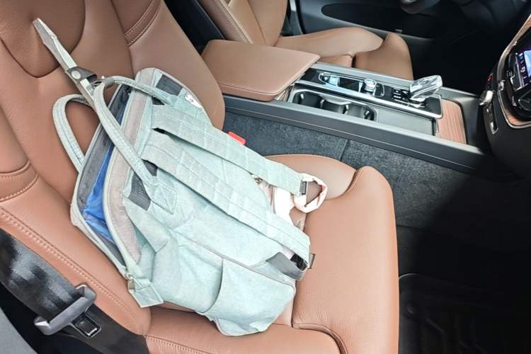 Used Volvo XC60 New Energy 2023 T8 Plug-in Hybrid Long-Range All-Wheel Drive Smart Luxury Edition Right Front Seat