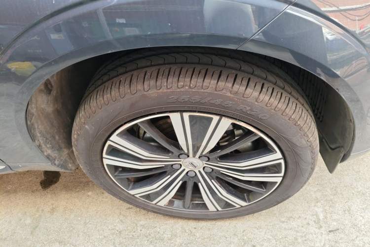 Used Volvo XC60 New Energy 2023 T8 Plug-in Hybrid Long-Range All-Wheel Drive Smart Luxury Edition Right Front Wheel Hub