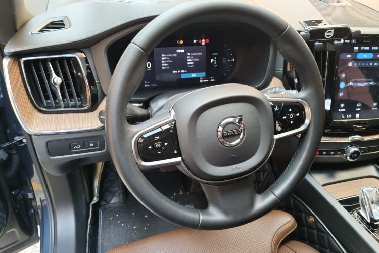Used Volvo XC60 New Energy 2023 T8 Plug-in Hybrid Long-Range All-Wheel Drive Smart Luxury Edition Steering Wheel