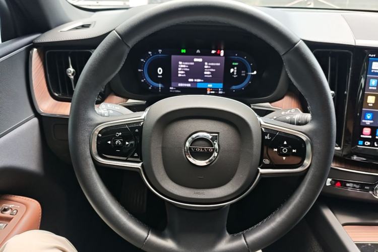 Used Volvo XC60 New Energy 2023 T8 Plug-in Hybrid Long-Range All-Wheel Drive Smart Luxury Edition Steering Wheel