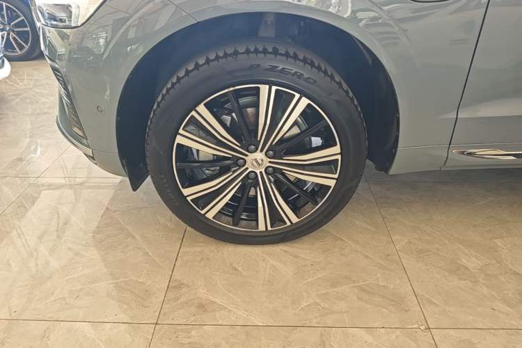 Used Volvo XC60 New Energy 2023 T8 Plug-in Hybrid Long-Range All-Wheel Drive Smart Luxury Edition Exterior 4