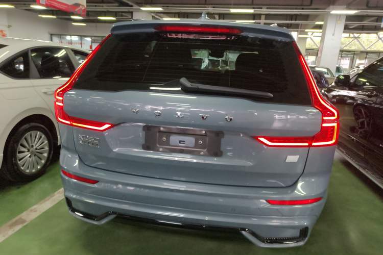 Used Volvo XC60 New Energy 2023 T8 Plug-in Hybrid Long-Range All-Wheel Drive Smart & Sporty Version Exterior 4