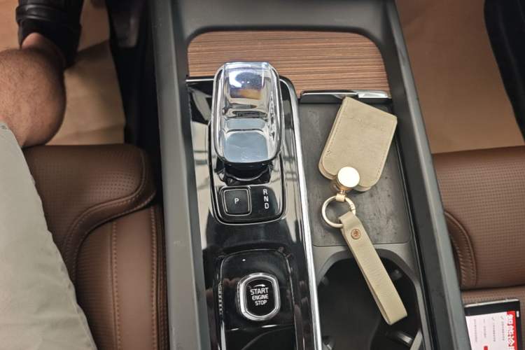 Used Volvo XC60 New Energy 2023 T8 Plug-in Hybrid Long-Range All-Wheel Drive Smart Luxury Edition Gear Lever