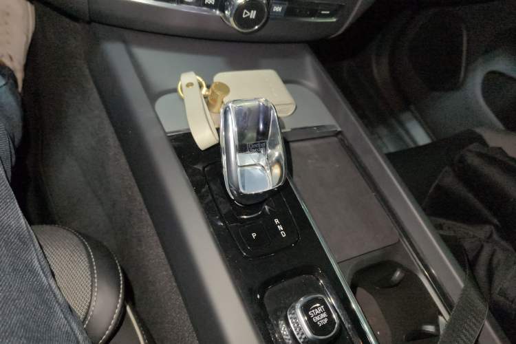 Used Volvo XC60 New Energy 2023 T8 Plug-in Hybrid Long-Range All-Wheel Drive Smart & Sporty Version Gear Lever