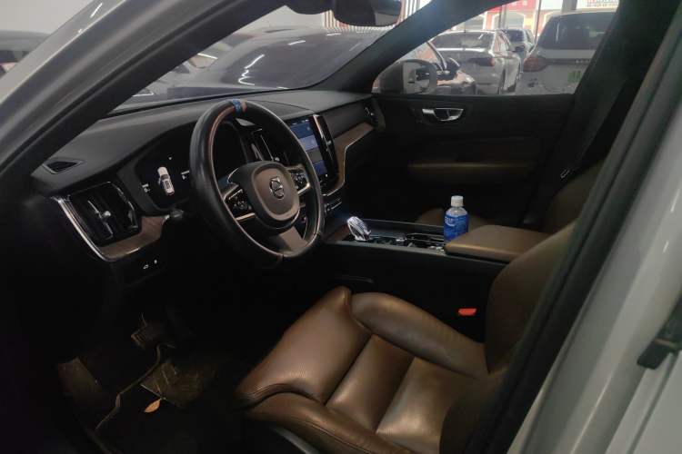 Used Volvo XC60 New Energy 2023 T8 Plug-in Hybrid Long-Range All-Wheel Drive Smart Luxury Edition Interior 1