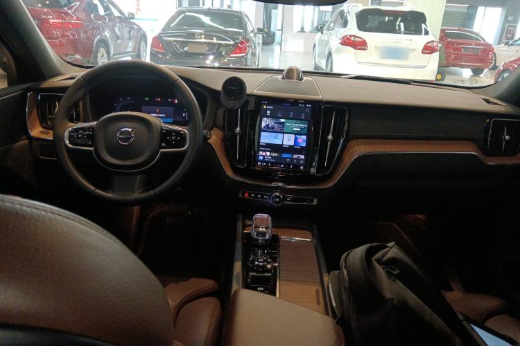 Used Volvo XC60 New Energy 2023 T8 Plug-in Hybrid Long-Range All-Wheel Drive Smart Luxury Edition Interior 2
