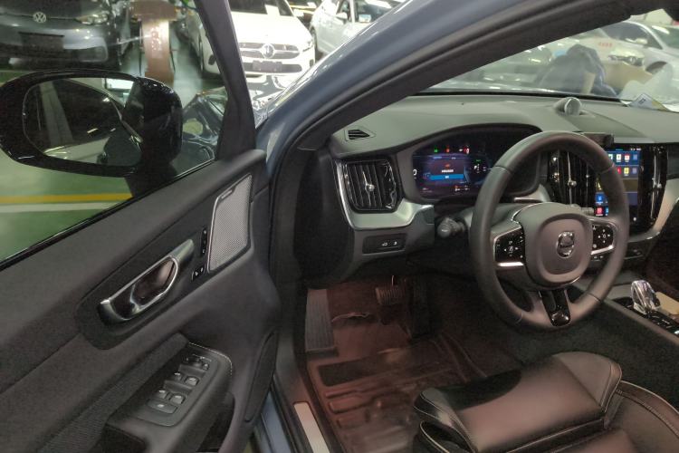 Used Volvo XC60 New Energy 2023 T8 Plug-in Hybrid Long-Range All-Wheel Drive Smart & Sporty Version Interior 3