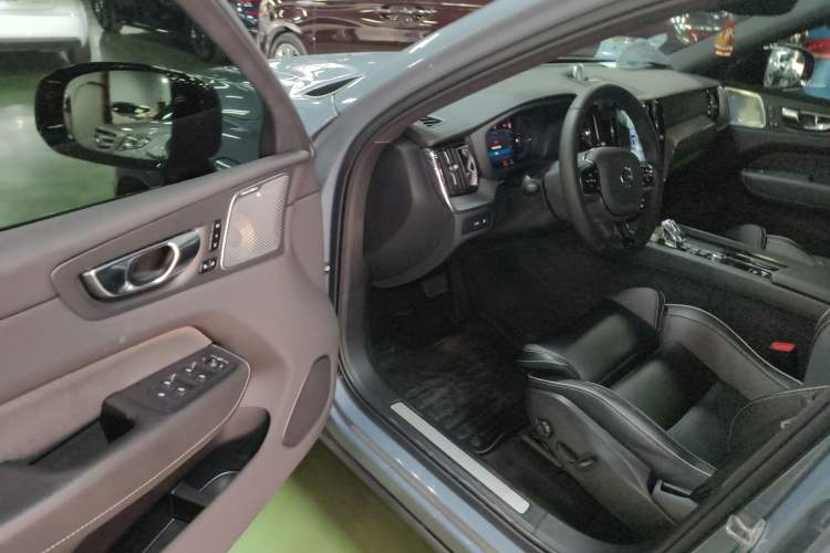 Used Volvo XC60 New Energy 2023 T8 Plug-in Hybrid Long-Range All-Wheel Drive Smart & Sporty Version Interior 3