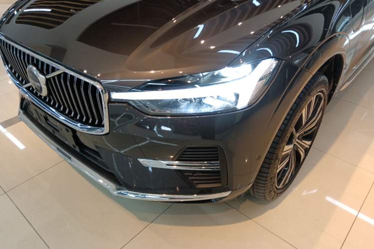Used Volvo XC60 New Energy 2023 T8 Plug-in Hybrid Long-Range All-Wheel Drive Smart Luxury Edition Left Front Headlight