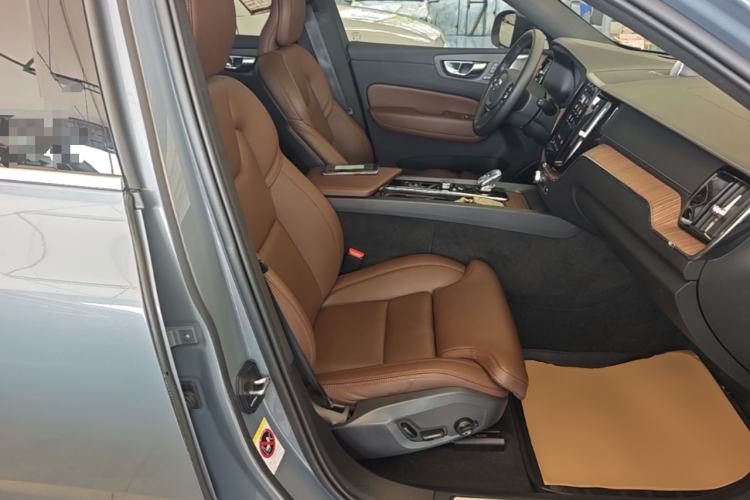 Used Volvo XC60 New Energy 2023 T8 Plug-in Hybrid Long-Range All-Wheel Drive Smart Luxury Edition Right Front Seat