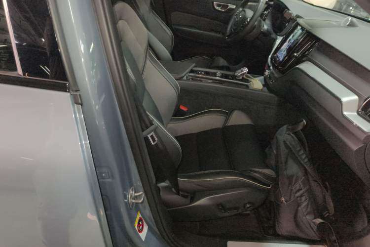 Used Volvo XC60 New Energy 2023 T8 Plug-in Hybrid Long-Range All-Wheel Drive Smart & Sporty Version Right Front Seat
