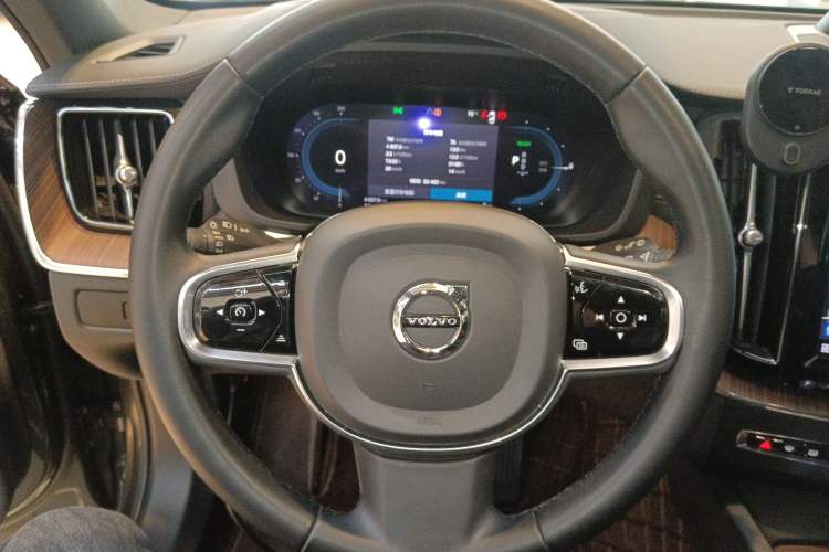Used Volvo XC60 New Energy 2023 T8 Plug-in Hybrid Long-Range All-Wheel Drive Smart Luxury Edition Steering Wheel