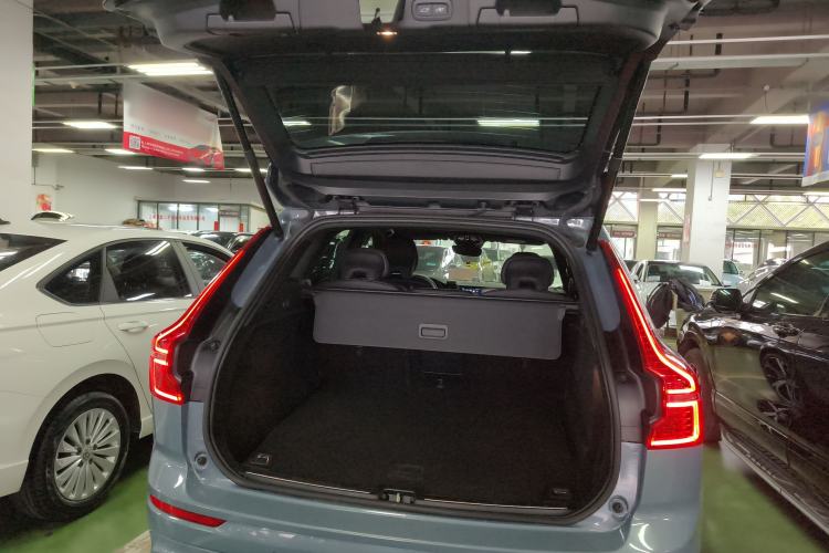 Used Volvo XC60 New Energy 2023 T8 Plug-in Hybrid Long-Range All-Wheel Drive Smart & Sporty Version Trunk