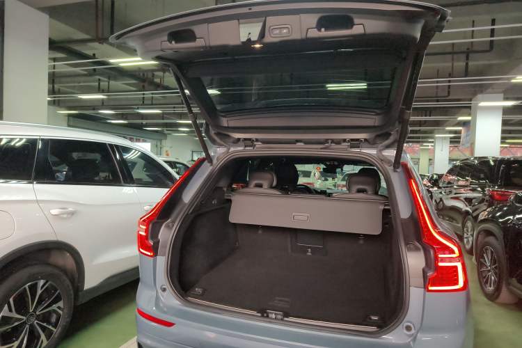 Used Volvo XC60 New Energy 2023 T8 Plug-in Hybrid Long-Range All-Wheel Drive Smart & Sporty Version Trunk