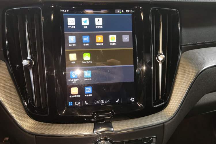 Used Volvo XC60 New Energy 2023 T8 Plug-in Hybrid Long-Range All-Wheel Drive Smart Luxury Edition Audio And AC Panel