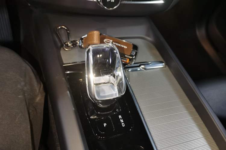 Used Volvo XC60 New Energy 2023 T8 Plug-in Hybrid Long-Range All-Wheel Drive Smart Luxury Edition Gear Lever