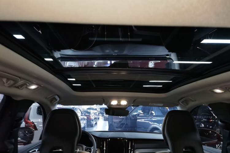 Used Volvo XC60 New Energy 2023 T8 Plug-in Hybrid Long-Range All-Wheel Drive Smart Luxury Edition Headliner