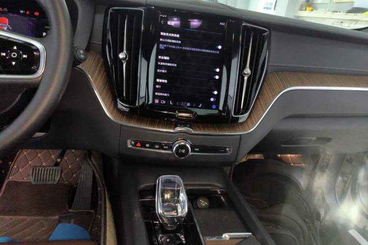 Used Volvo XC60 New Energy 2023 T8 Plug-in Hybrid Long-Range All-Wheel Drive Smart Luxury Edition Audio And AC Panel